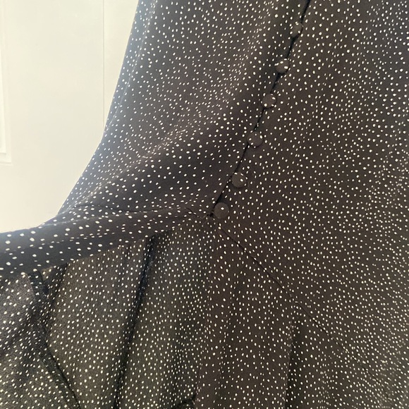 Sexy black dress, with middle slit and eyelet buttons - Picture 3 of 6